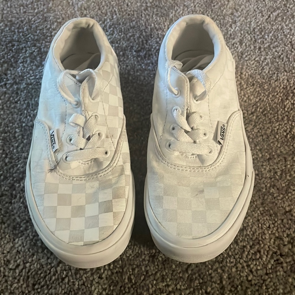 Selling daughters shoes too small